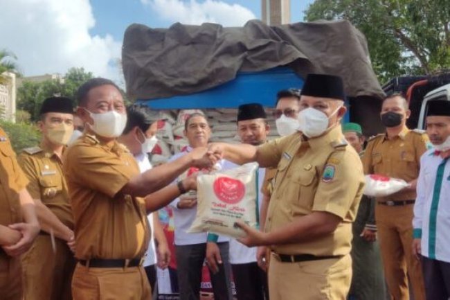 Bersama Baznas, Pemkab Lampung Selatan Salurkan Bantuan Zakat Fitrah 10 Ton Beras