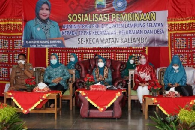 Bunda Winarni Nanang Ermanto Membuka Acara Sosialisasi Pembinaan Administrasi PKK se-Kabupaten Lampung Selatan