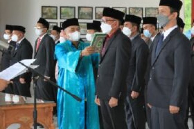 Lantik 74 Pejabat Eselon II, III, IV, Sekda Thamrin Pinta Pejabat Pemkab Lamsel Tingkatkan Profesionalisme Kerja