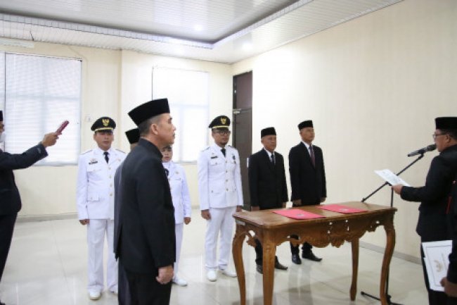 Sekdakab Lamsel Lantik Lima Pejabat Struktural