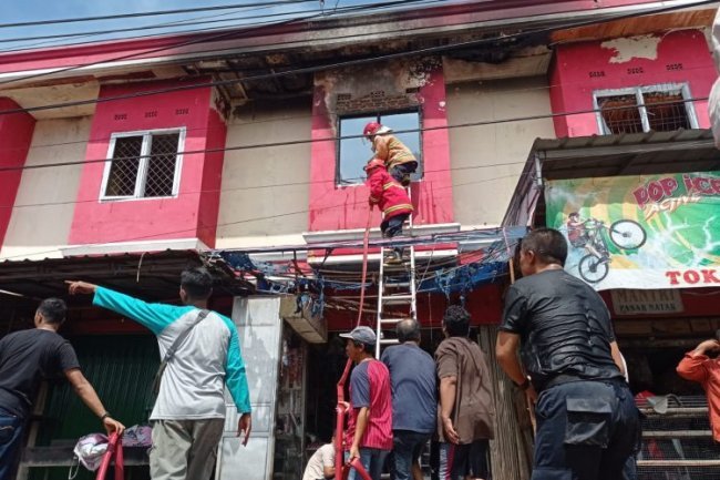Empat Damkar Dikerahkan, 1,5 Jam Kebakaran Pasar Natar Belum Dapat Dipadamkan