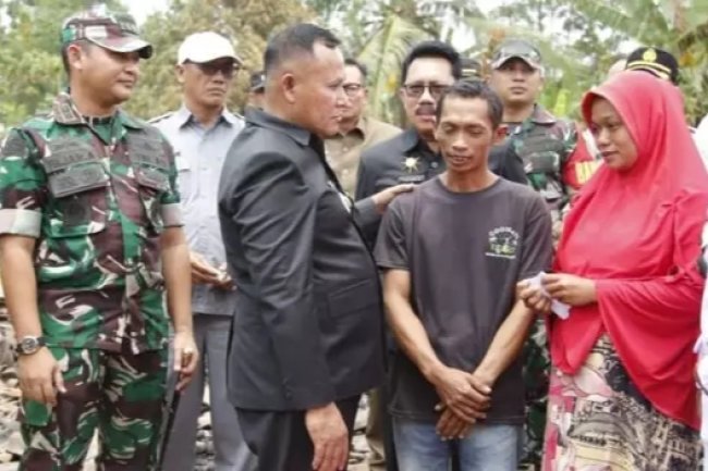 Bupati Nanang Ermanto Beri Bantuan Korban Kebakaran di Desa Purwotani Kecamatan Jati Agung
