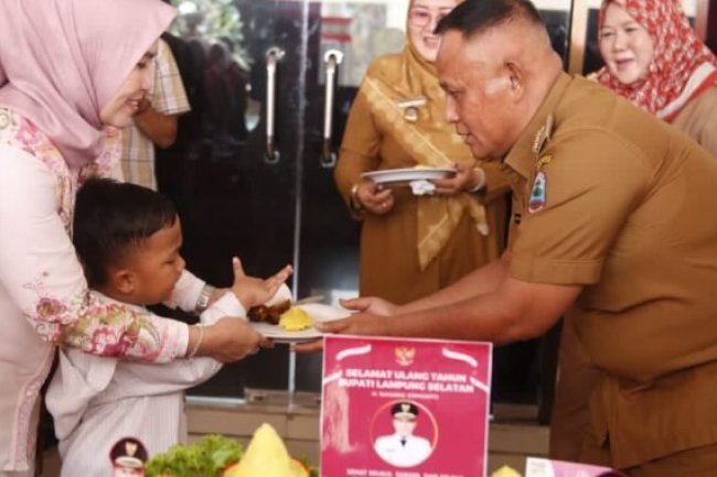 Acara Coffee Morning, Bupati Nanang Ermanto Dapat Kejutan Ulang Tahun Dari Jajaran Pemkab Lampung Selatan