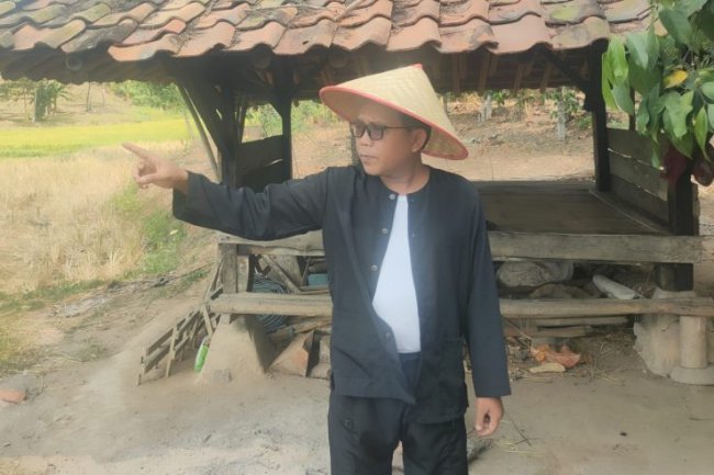 Ketua Komisi I DPRD Lamsel Dwi Riyanto Kirimkan Tim Dan Berikan Bantuan Korban Puting Beliung