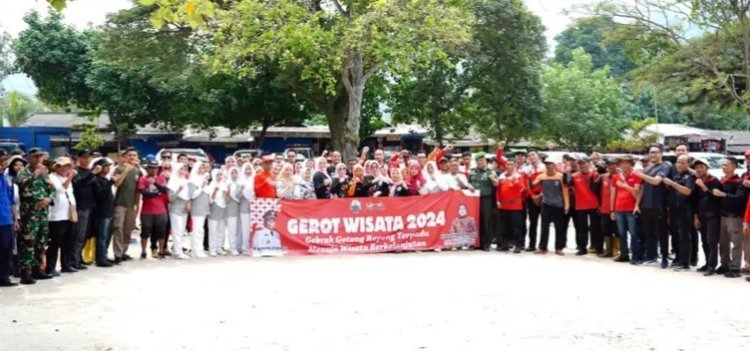 Respon Cepat Aduan Warga Soal Tumpukan Sampah, Pemkab Lampung Selatan Lakukan Aksi Gerot Wisata di Pantai Pasir Putih